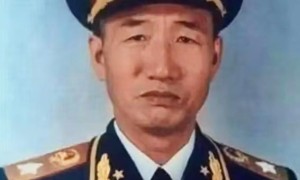 从黑白照片到油彩史诗：洪阿林画笔下的太原战役与元帅本色
